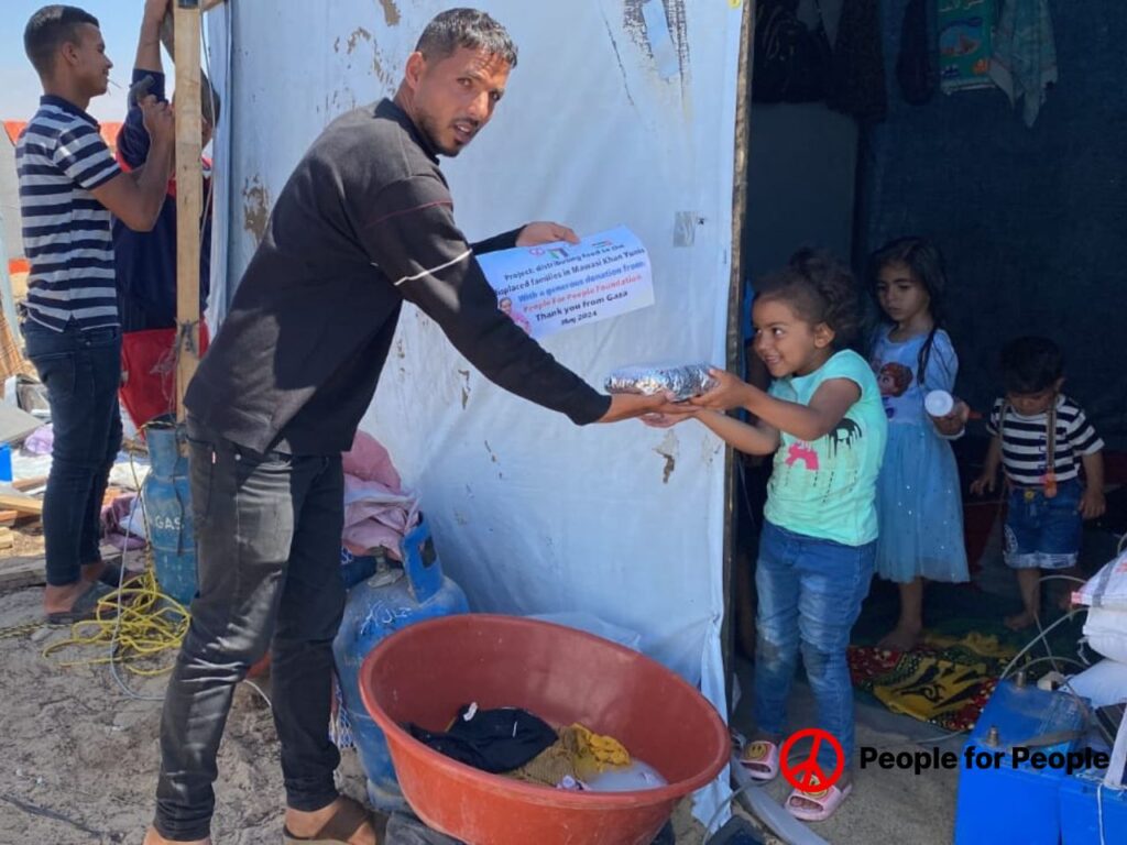 Food distribution in Gaza