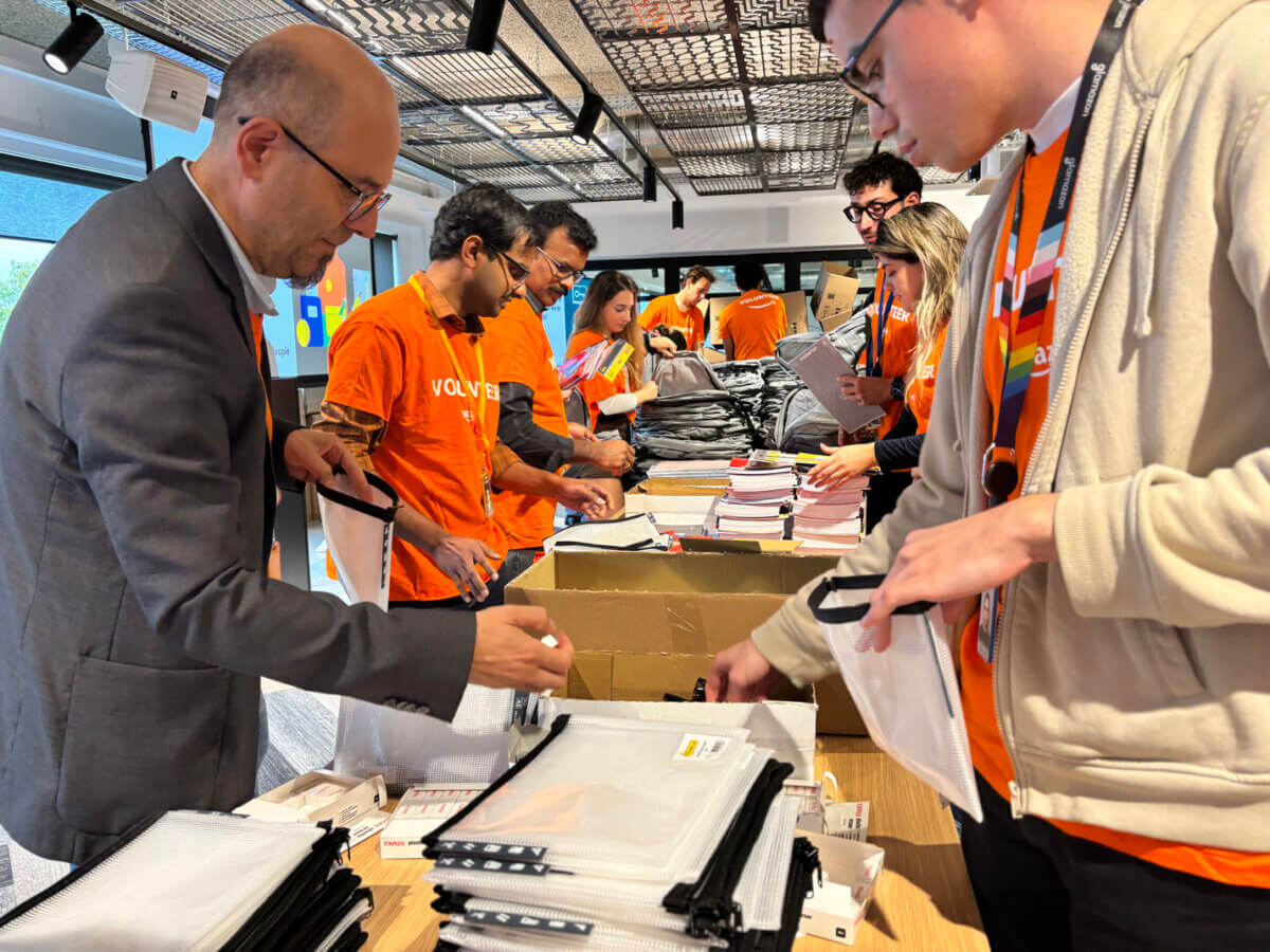 Amazon volunteers pack schoolbags for migrant children